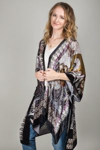 Read more about the article Customary Kimono: A Guide to Formal Dress Etiquette