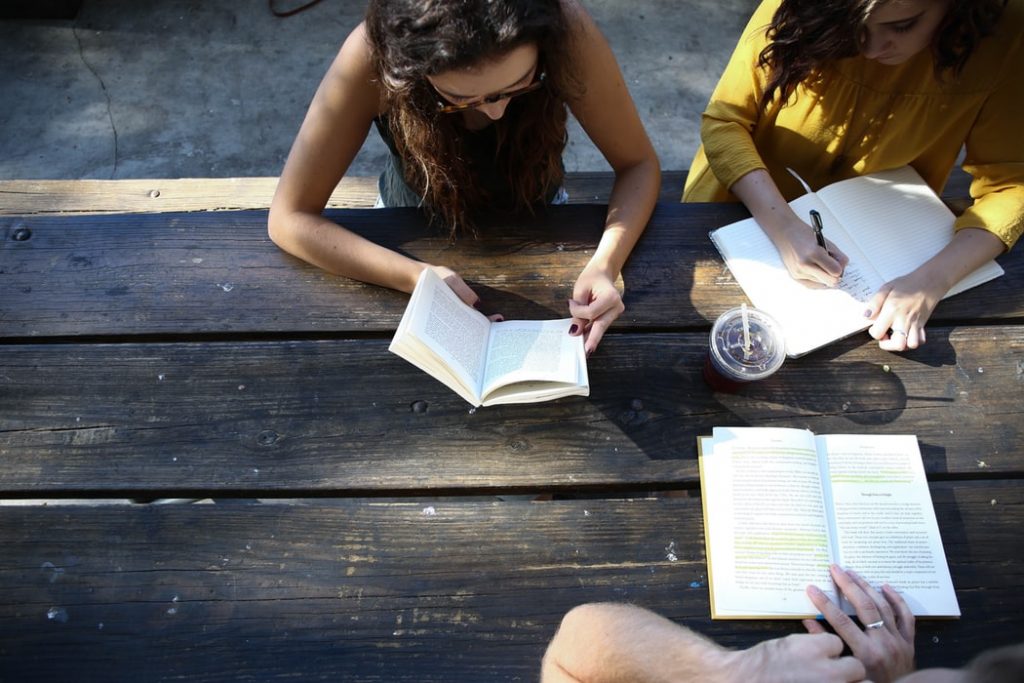 You are currently viewing Top 6 Amazingly Simple Steps to Writing a Book