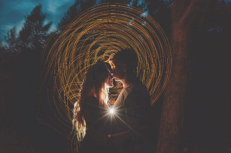 Read more about the article Common Twin Flame Signs And Symptoms Explained