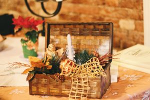 Read more about the article Virtual Christmas Party Gifts: 4 Luxury Gift Hampers To Send Your Employees