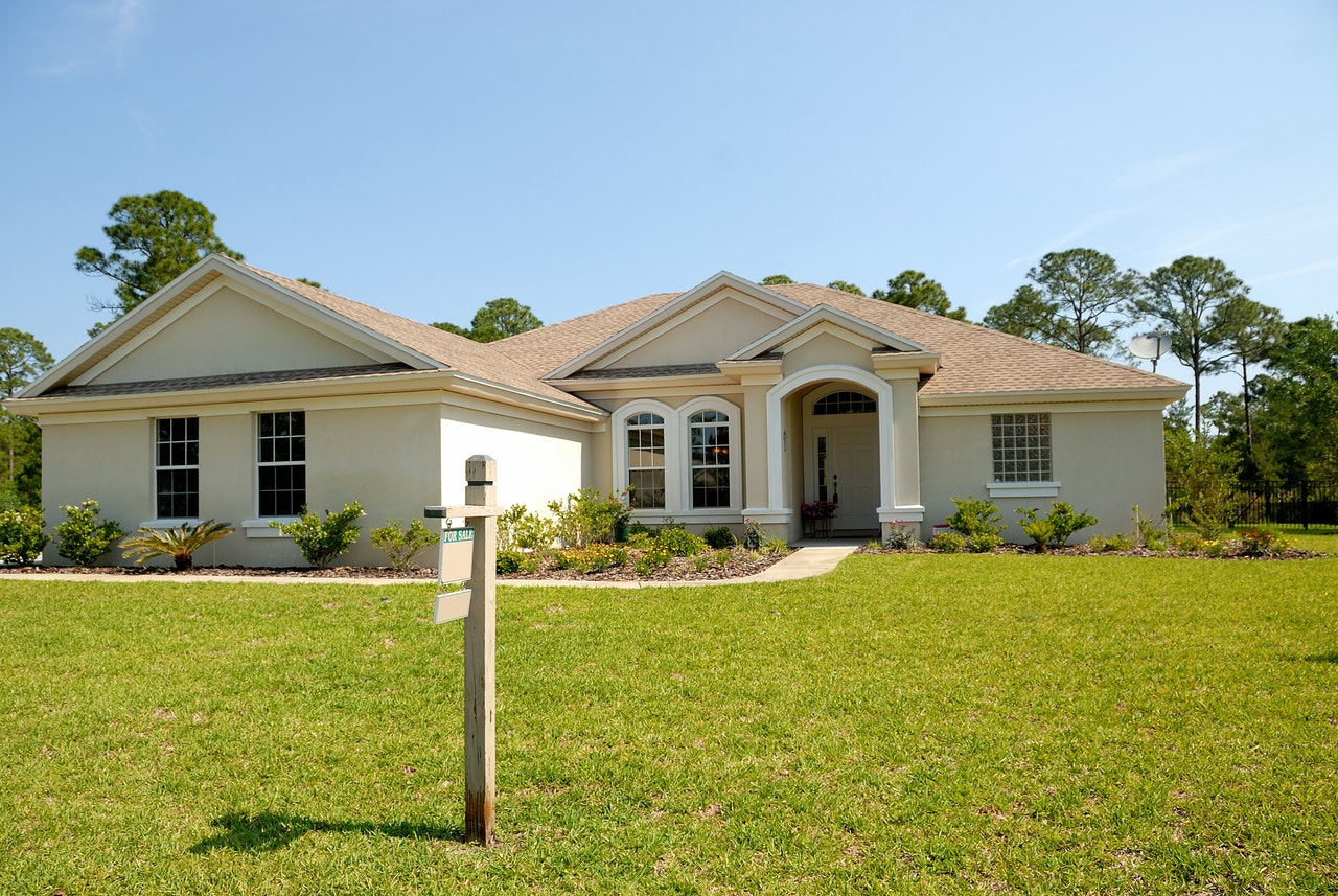 You are currently viewing How to Buy a House the Right Way