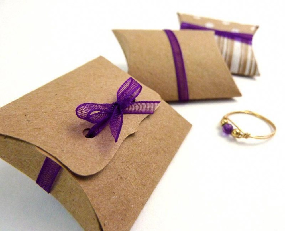 Read more about the article Pillow boxes may be used to present your gifts to make them seem more attractive.