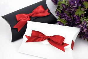 Read more about the article Pack Your Present Into Pillow Boxes To Make Them More Beautiful