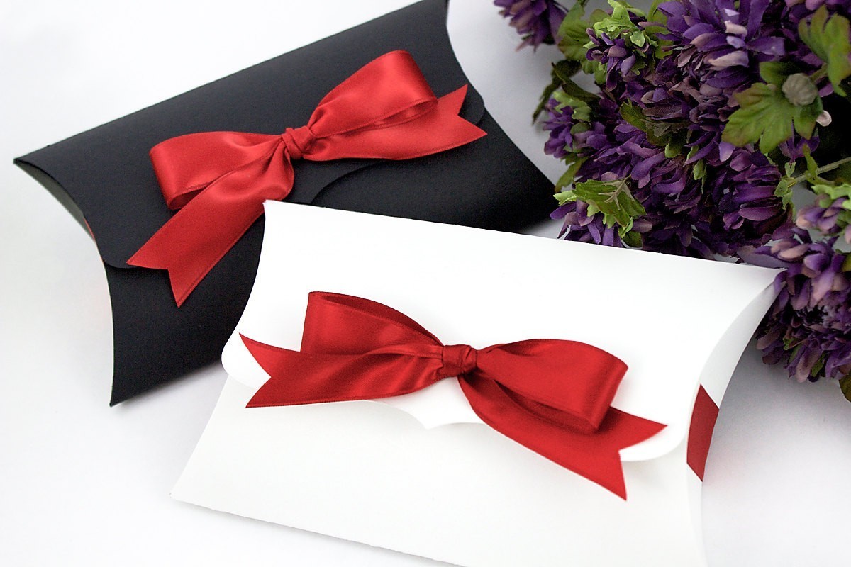 You are currently viewing Pack Your Present Into Pillow Boxes To Make Them More Beautiful