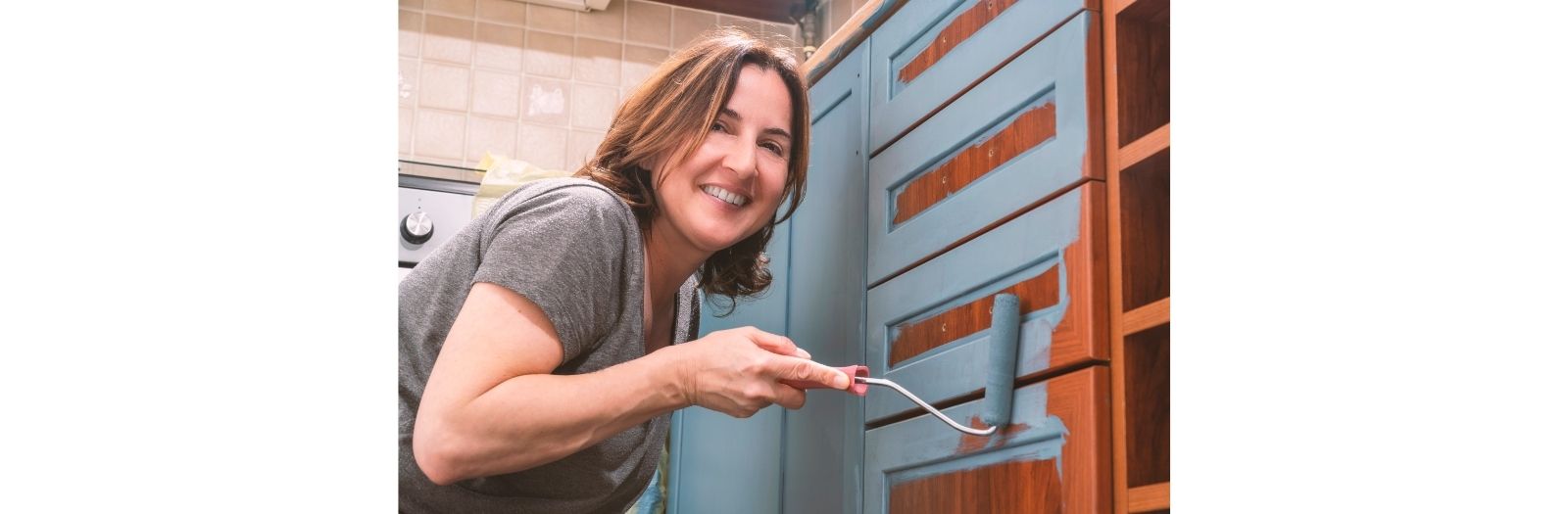 You are currently viewing Why Should You Consider Getting Hand-Painted Kitchen Cabinets?