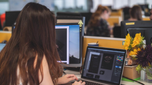 Read more about the article How to use the gradient logo template and what it looks like
