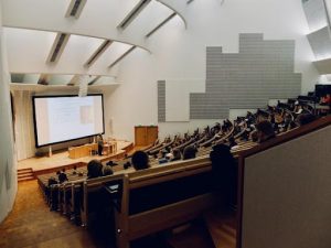 Read more about the article The Benefits of Moving Long-Distance for College 