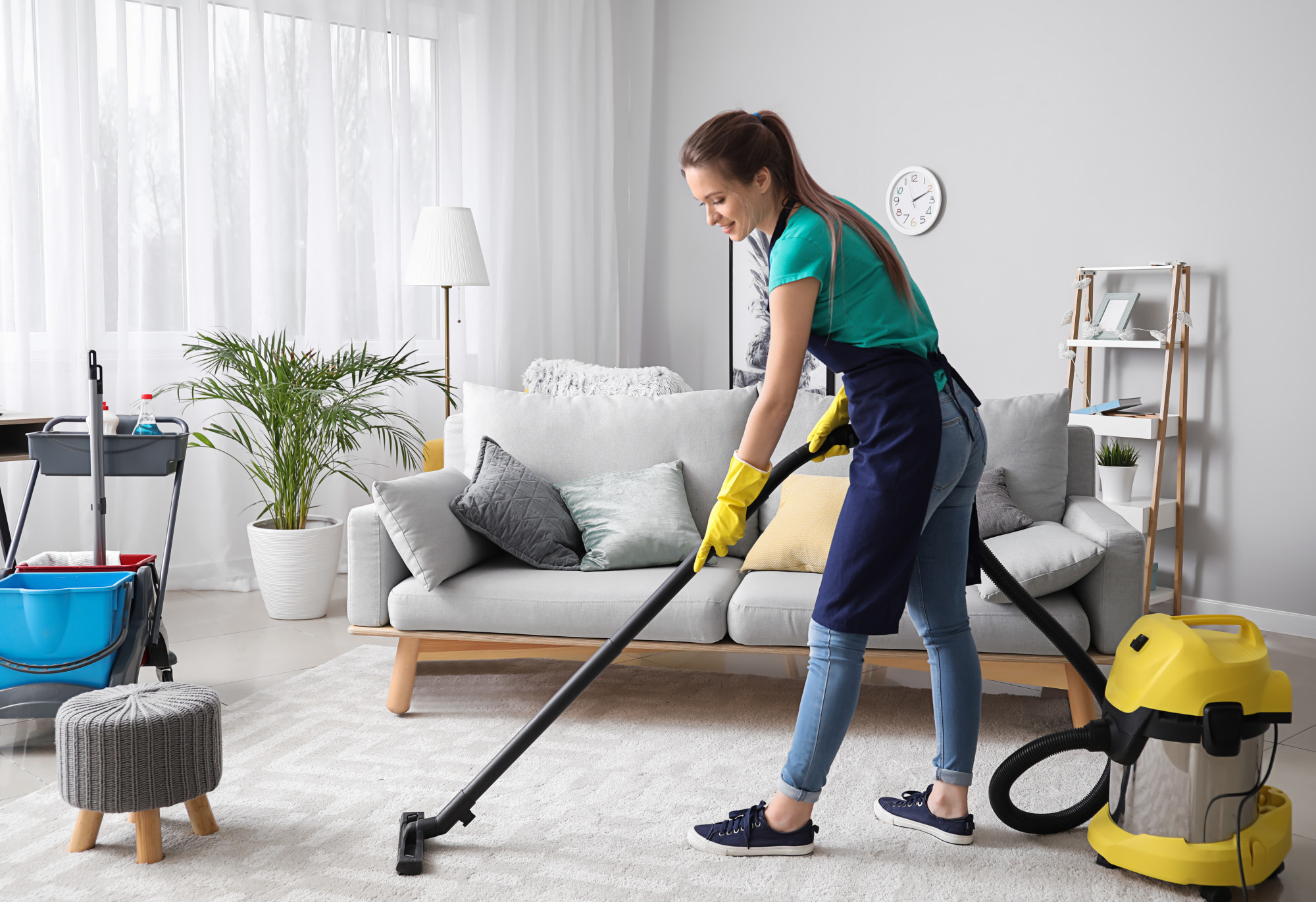 Read more about the article 4 Ways Employees Benefit From a Professional Corporate Cleaning Service
