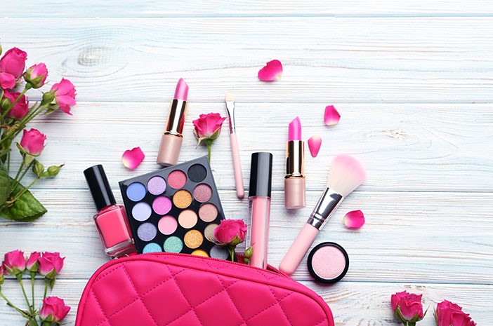 Read more about the article 3 Tips to Buy Makeup Online